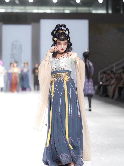 洛丽塔大哥被吃瓜,揭秘背后真相与争议