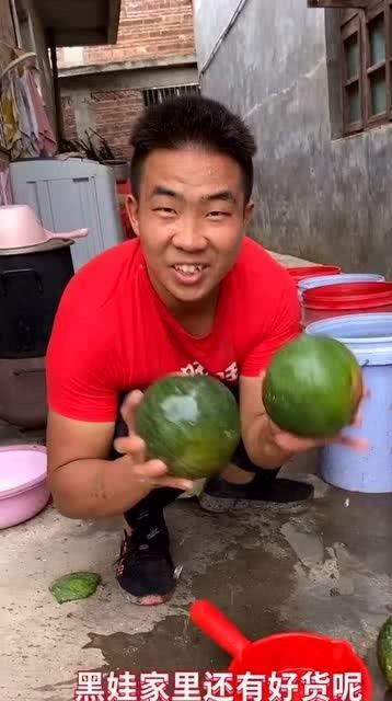 广西小伙子吃瓜,吃瓜成风，清凉一夏
