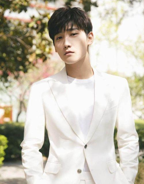 邢昭林花瓣吃瓜,揭秘明星幕后趣闻